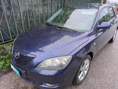 Usata Mazda 3 109 CV (80 kW) 2005 Blu Berlina