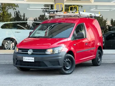 Usata VW Caddy Trendline 122 CV (89 kW) 2016 Rosso Monovolume
