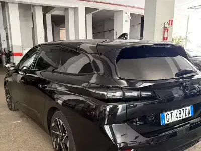 Usata Peugeot 308 131 CV (96 kW) 2024 Nero Station wagon
