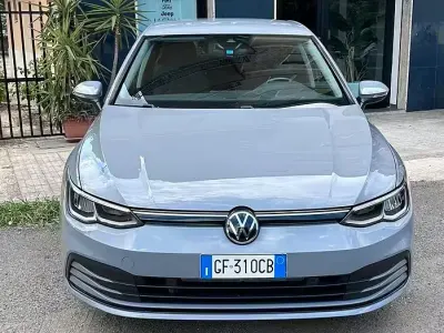 Usata VW Golf VIII Life 131 CV (96 kW) 2021 Grigio Berlina
