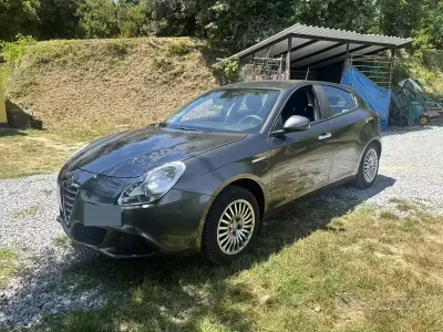 Usata Alfa Romeo Giulietta 120 CV (88 kW) 2011 Grigio Utilitaria