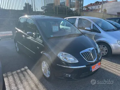 Gebraucht Lancia Musa 77 PS (56 kW) 2009 Schwarz Van / Kleinbus