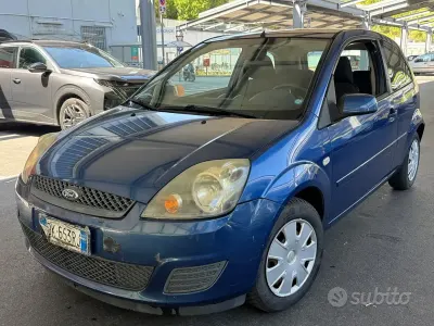 Usata Ford Fiesta Ghia 75 CV (55 kW) 2007 Blu Utilitaria