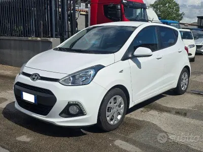 Usata Hyundai i10 67 CV (49 kW) 2015 Bianco Utilitaria