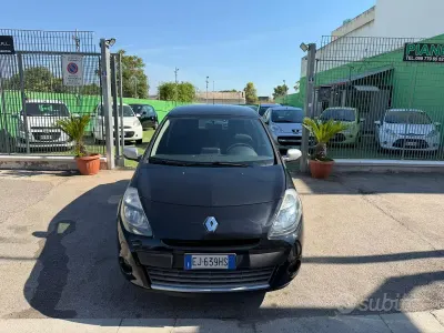 Usata Renault Clio II Dynamique 75 CV (55 kW) 2011 Nero Berlina