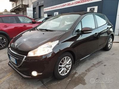 Usata Peugeot 208 Active 82 CV (60 kW) 2013 Marrone Utilitaria