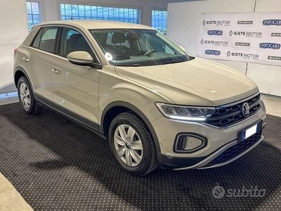 Usata VW T-Roc Life 110 CV (80 kW) 2022 Grigio metallizzato SUV