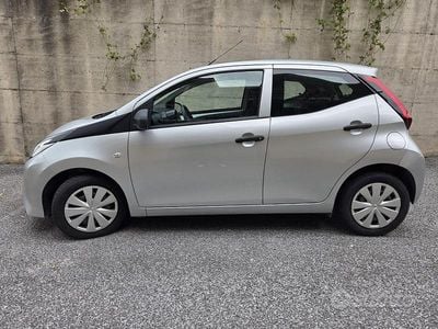 Usata Toyota Aygo Connect Style 72 CV (52 kW) 2021 Grigio Utilitaria