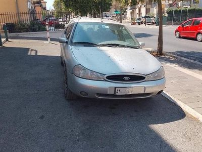 Usata Ford Mondeo Ghia 90 CV (66 kW) 1998 Grigio Station wagon