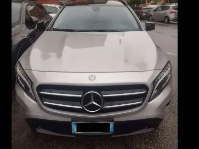 Usata Mercedes GLA200 Premium 136 CV (100 kW) 2017 Argento SUV