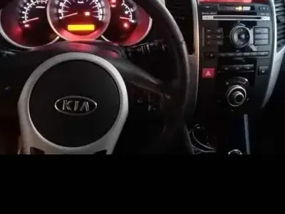 Usata Kia Venga 90 CV (66 kW) 2012 Nero Utilitaria