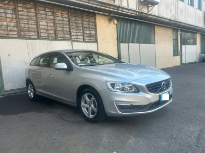 Occasion Volvo V60 Kinetic 120 ch (88 kW) 2018 Argent Break