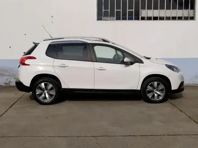 Usata Peugeot 2008 Active 99 CV (72 kW) 2016 Bianco SUV