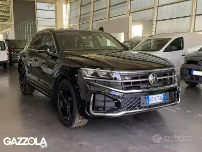 Usata VW Touareg R-line 231 CV (169 kW) 2025 Nero SUV