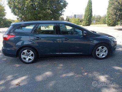 Usata Ford Focus 116 CV (85 kW) 2014 Grigio Station wagon