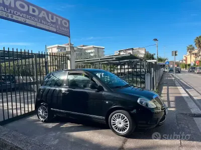 Usado Lancia Ypsilon 69 HP (50 kW) 2011 Preto Citadino