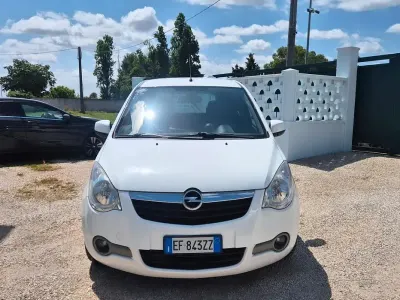 Begagnad Opel Agila 86 HK (63 kW) 2011 Vit Halvkombi