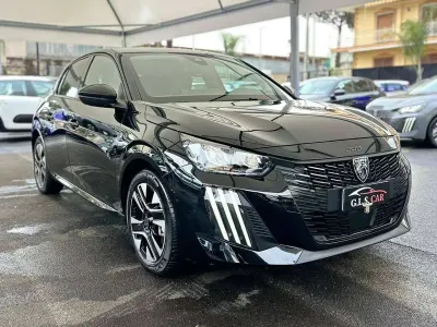 Usata Peugeot 208 Allure 101 CV (74 kW) 2025 Grigio selenium Utilitaria