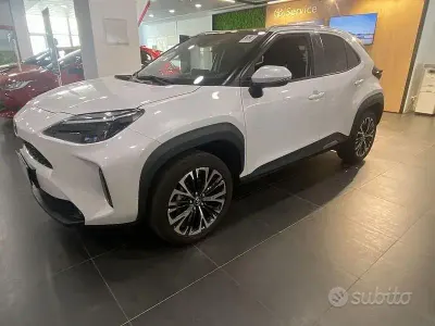 Usata Toyota Yaris Cross Lounge 116 CV (85 kW) 2022 Bianco SUV