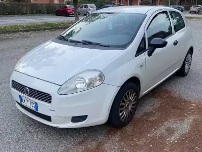 Usata Fiat Grande Punto S 69 CV (50 kW) 2011 Bianco Utilitaria