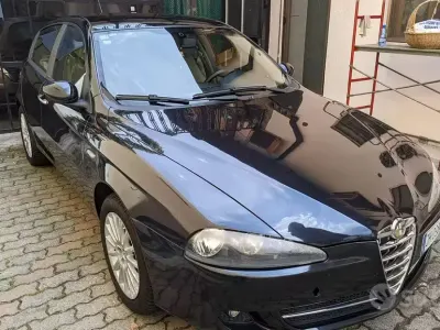 Usata Alfa Romeo 147 120 CV (88 kW) 2007 Nero Utilitaria