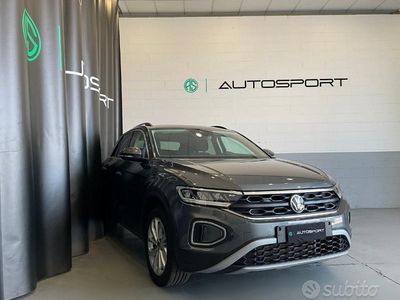 Usata VW T-Roc Life 110 CV (80 kW) 2023 Grigio SUV