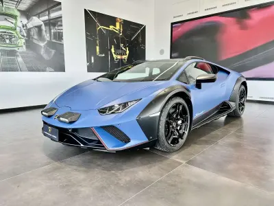 Usata Lamborghini Huracán 610 CV (448 kW) 2023 Blu grifo Coupé