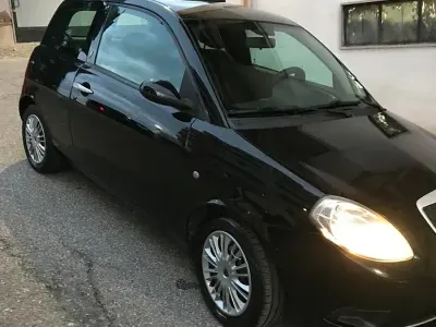 Usata Lancia Ypsilon 90 CV (66 kW) 2009 Nero Utilitaria