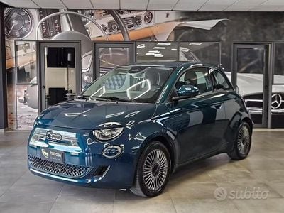 Usata Fiat 500e La Prima 86 kW (118 CV) 2022 Blu Utilitaria