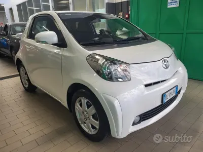 Gebraucht Toyota iQ 68 PS (50 kW) 2009 Weiß Kleinwagen