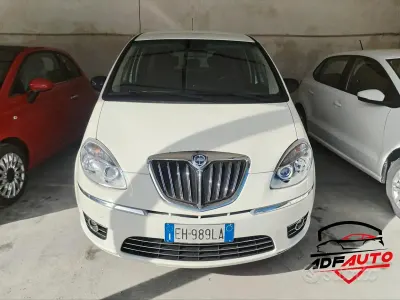 Usata Lancia Musa Gold 77 CV (56 kW) 2012 Bianco Monovolume