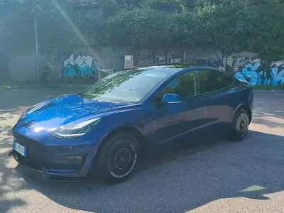 Usado Tesla Model 3 Long Range AWD 152 kW (208 HP) 2020 Azul Sedan
