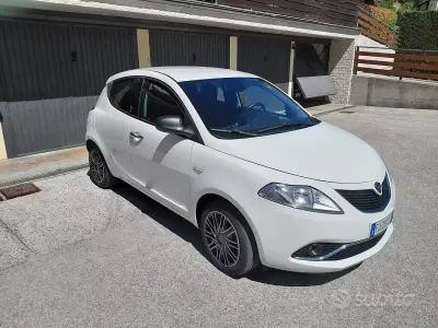 Begagnad Lancia Ypsilon 95 HK (69 kW) 2017 Vit Halvkombi