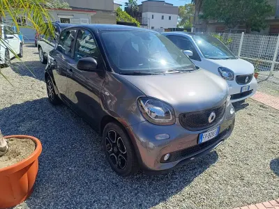 Begagnad Smart ForFour 71 HK (52 kW) 2018 Grå Halvkombi