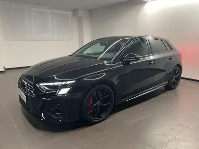 Käytetty Audi RS3 Sportback Ambiente 400 HP (294 kW) 2024 Musta Viistoperä