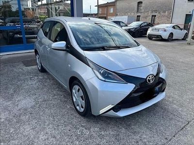 Usata Toyota Aygo X-play 69 CV (50 kW) 2016 Argento Utilitaria