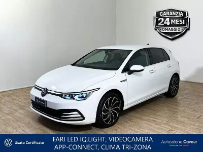 Usata VW Golf VIII Style 131 CV (96 kW) 2023 Pure white Utilitaria