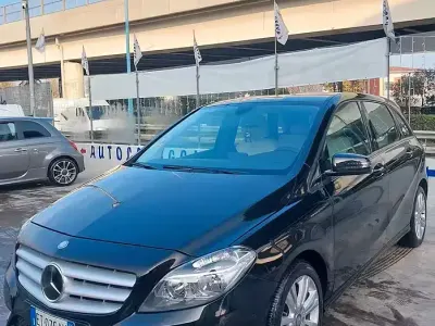 Usata Mercedes B160 Premium 109 CV (80 kW) 2013 Nero Utilitaria