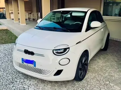 Usata Fiat 500e 42 kW (58 CV) 2023 Bianco Utilitaria