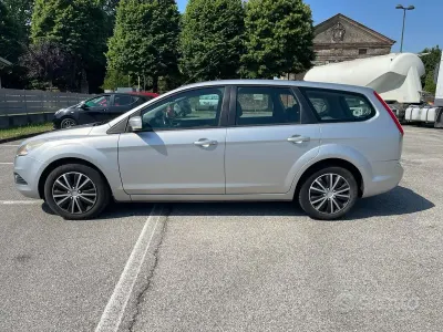 Usata Ford Focus 109 CV (80 kW) 2009 Grigio Station wagon