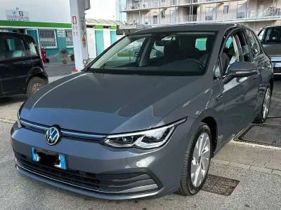 Usata VW Golf VIII Style 131 CV (96 kW) 2021 Grigio Berlina