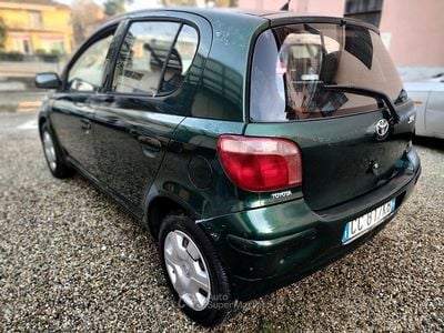Usata Toyota Yaris Sol 75 CV (55 kW) 2003 Verde Berlina