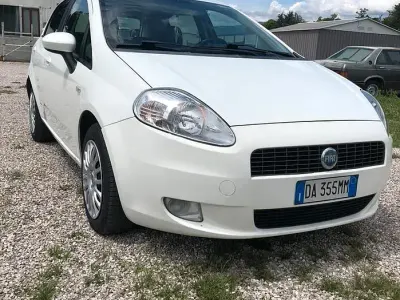 Usata Fiat Grande Punto 65 CV (47 kW) 2006 Bianco Utilitaria