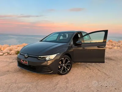 Usata VW Golf VIII Life 116 CV (85 kW) 2023 Grigio Berlina
