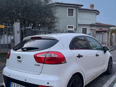 Usata Kia Rio 90 CV (66 kW) 2015 Bianco Utilitaria