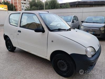 Usata Fiat 600 54 CV (39 kW) 2005 Bianco Utilitaria