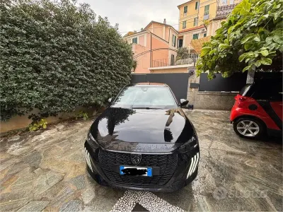 Usata Peugeot 208 GT 101 CV (74 kW) 2023 Nero Utilitaria