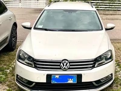 Usata VW Passat 140 CV (102 kW) 2012 Bianco Station wagon