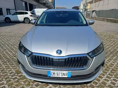Usata Skoda Octavia Executive 116 CV (85 kW) 2023 Argento Station wagon