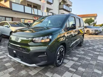 Nuova Fiat Qubo Trekking 131 CV (96 kW) 2026 Verde Monovolume
